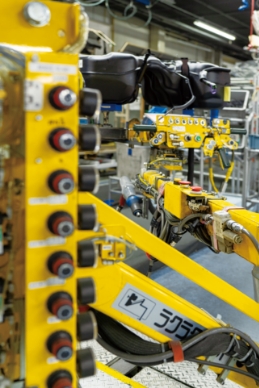 ガソリンタンク搭載補助装置